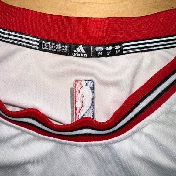 Adidas Swingman Bulls 3/Wade  Jersey,  Med.   GD1035 - Picture 4 of 4
